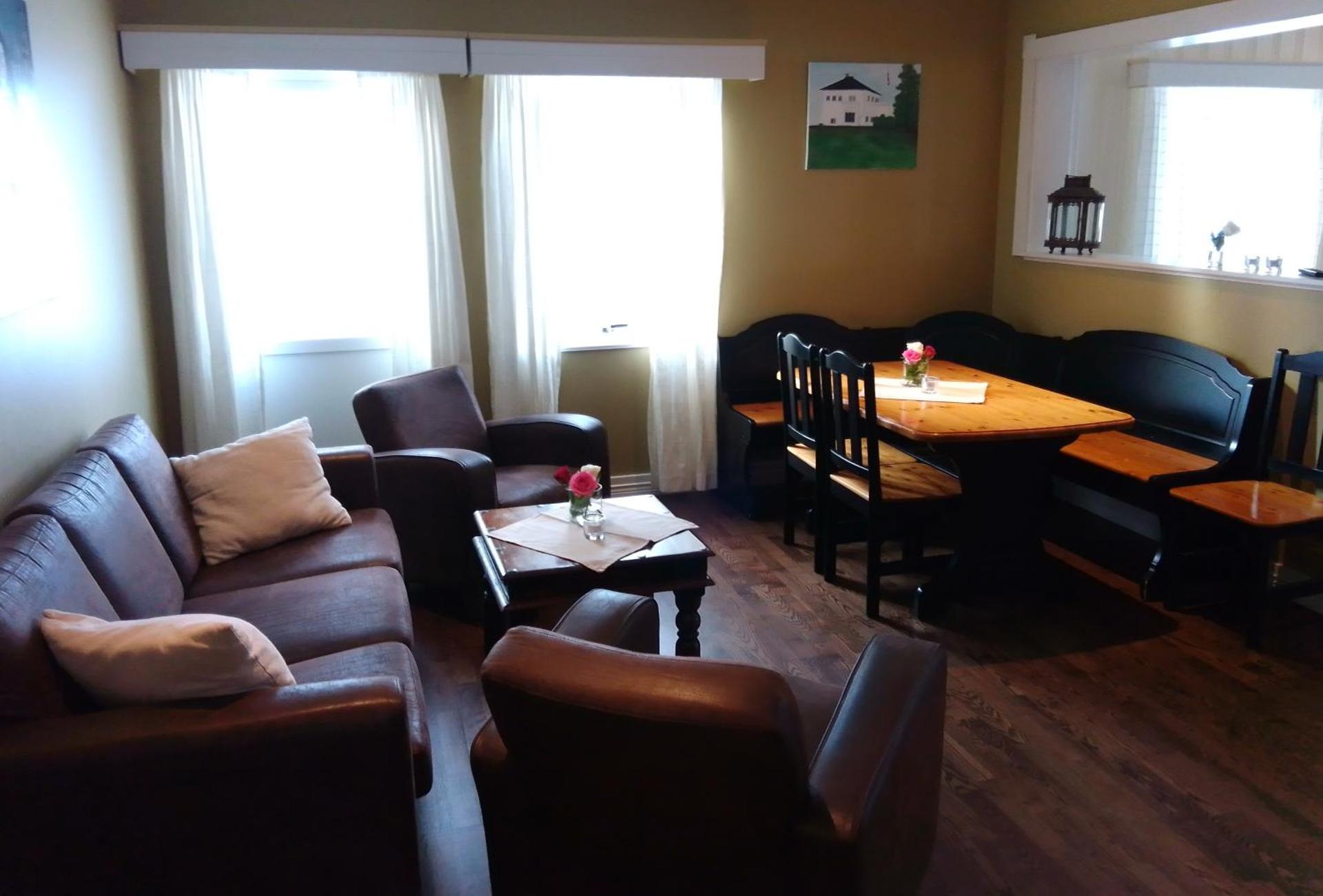 Communal lounge/ TV room