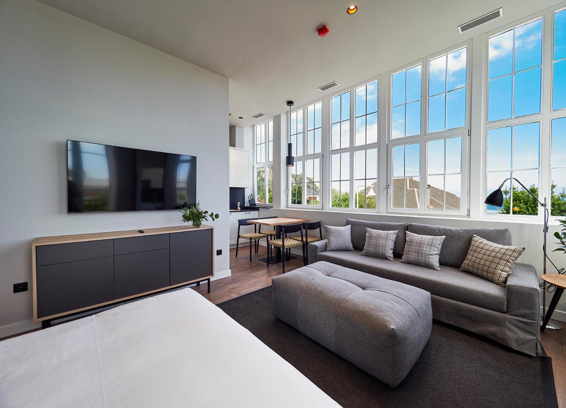 Communal lounge/ TV room