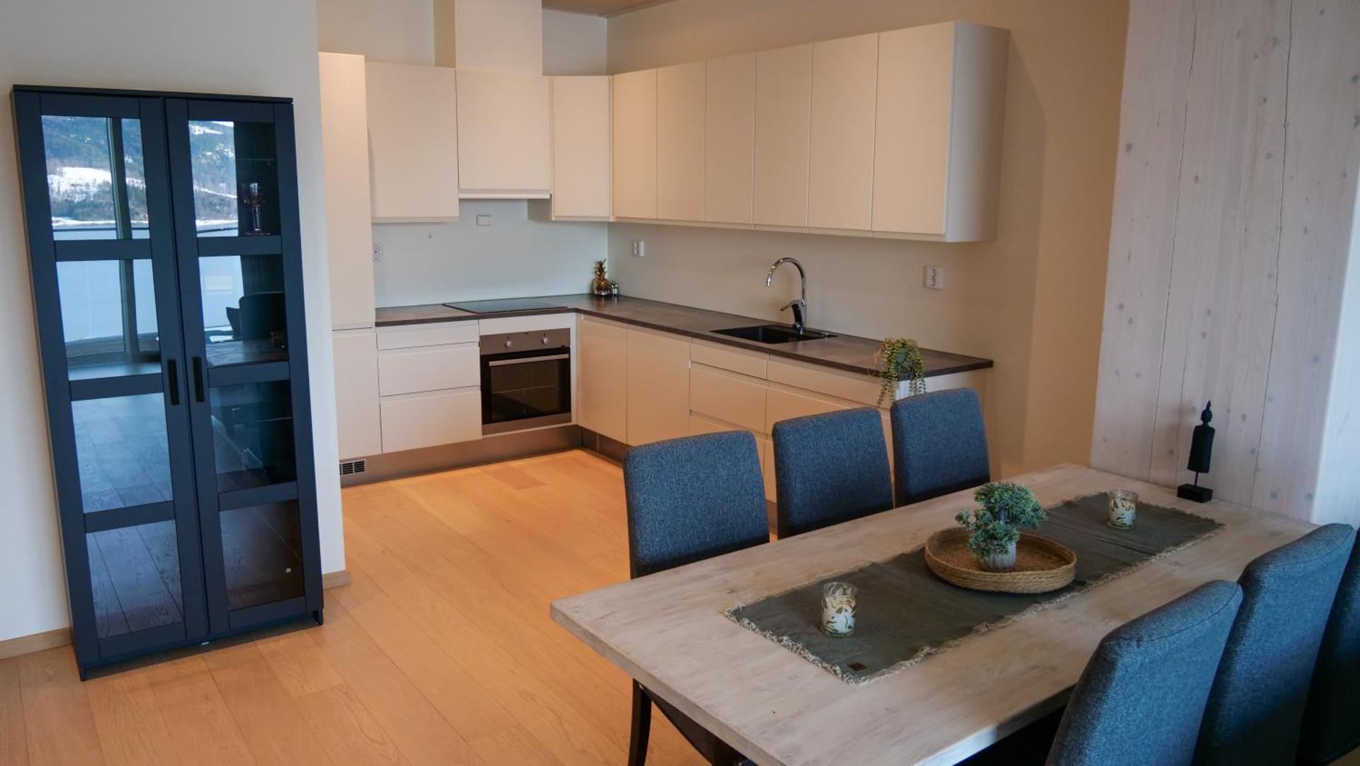 MJOS TOWER Suite - Lovely lake view