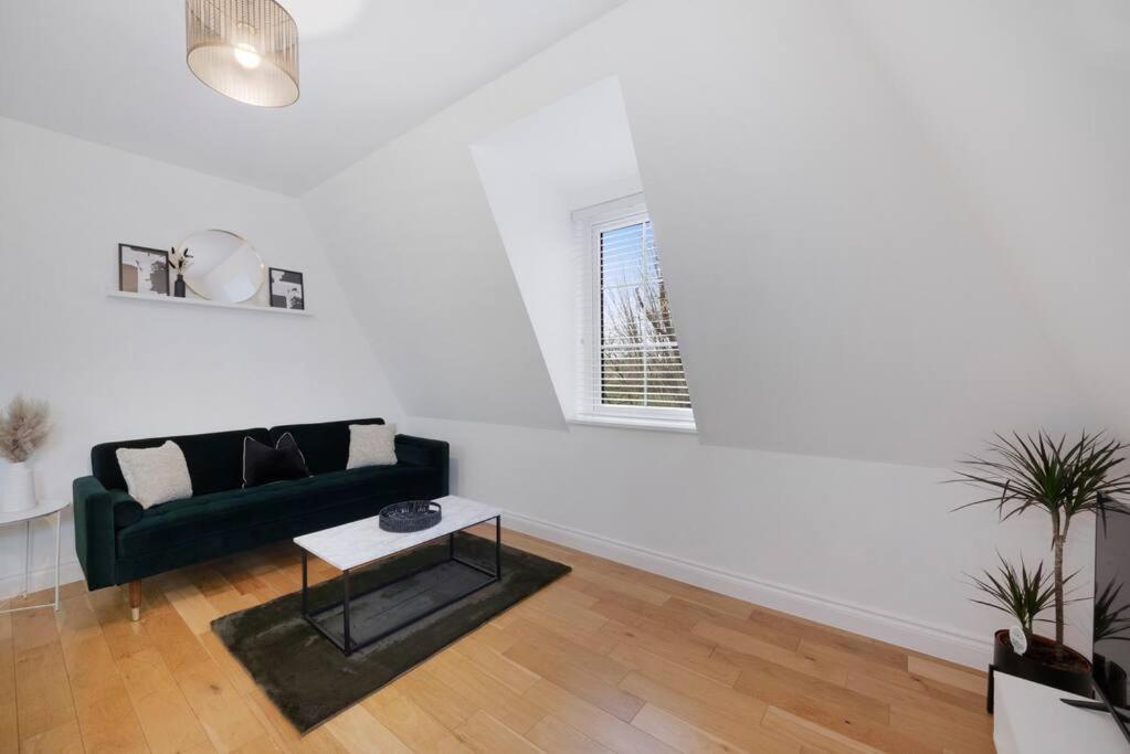 Roomy One bed loft apartment