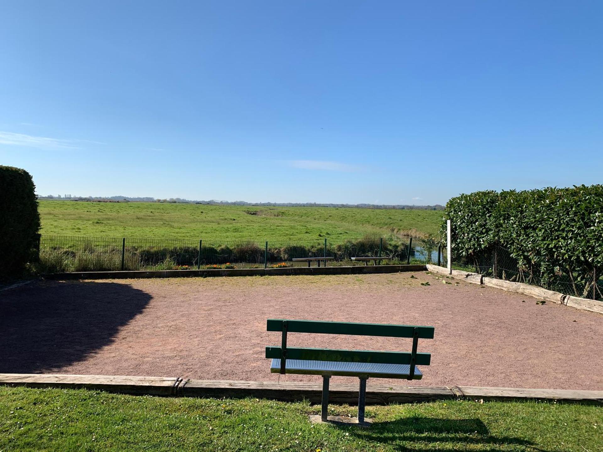 Chaleureux chalet à 3 minutes à pied de la mer - Parking gratuit