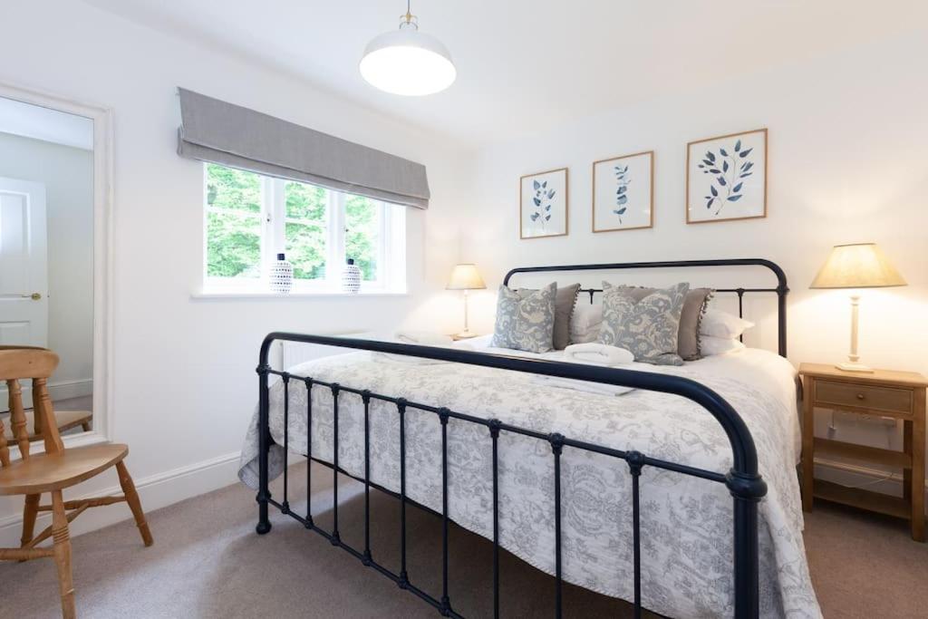 Oxfordshire Living - The Henrietta Cottage - Woodstock