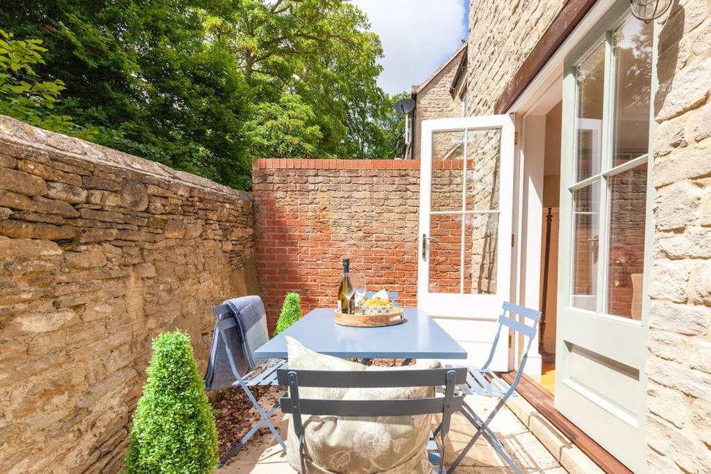 Oxfordshire Living - The Henrietta Cottage - Woodstock