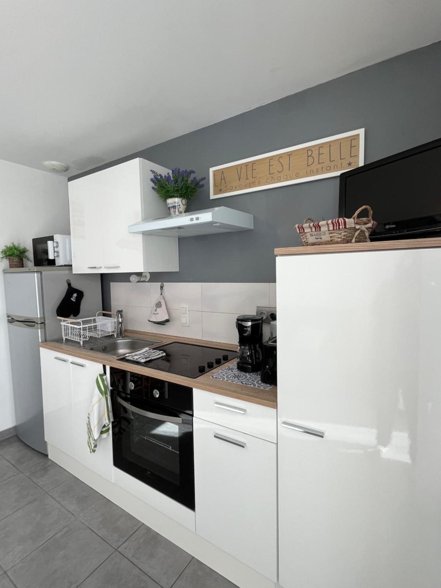 Kitchen or kitchenette