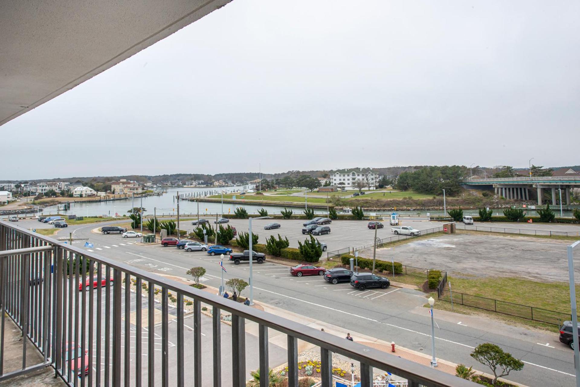 Non-Oceanfront Poolside Efficiency