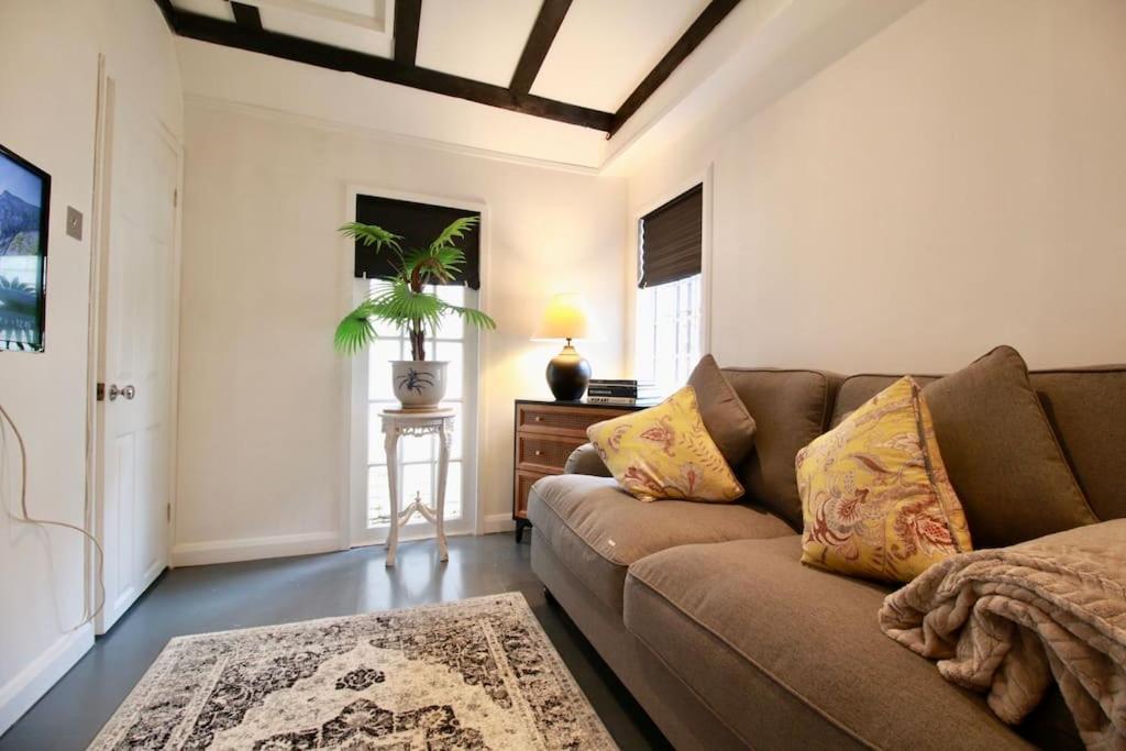 The Little Cottage By Air Premier