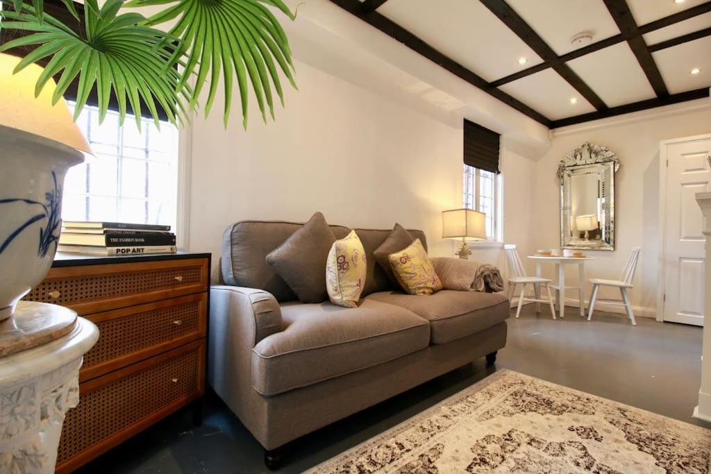 The Little Cottage By Air Premier