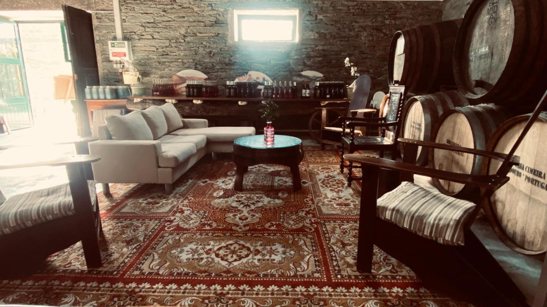 Quinta da Casa Cimeira, Guest House, Wines & Food