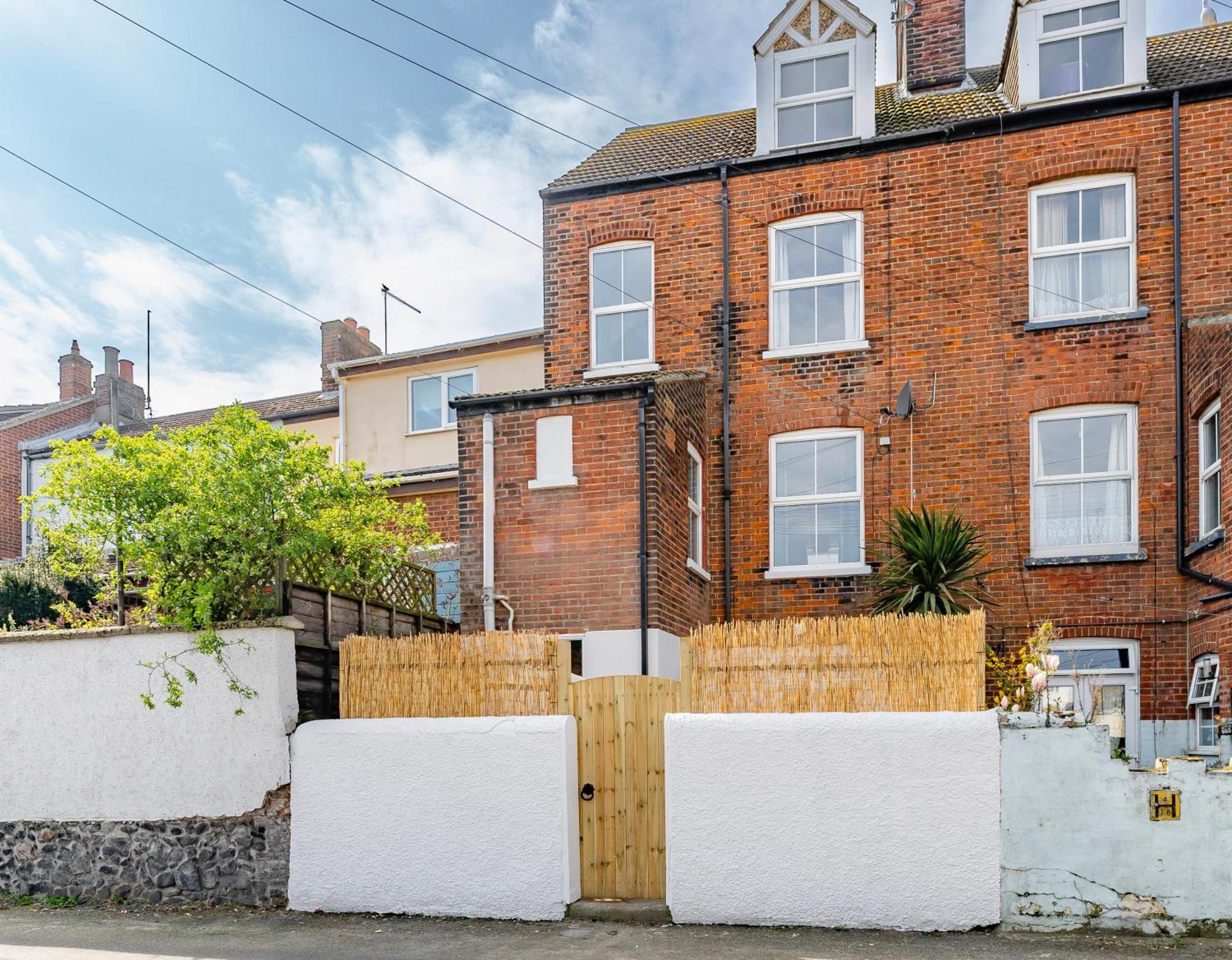 Family & pet Friendly, Stylish & Spacious Beach House