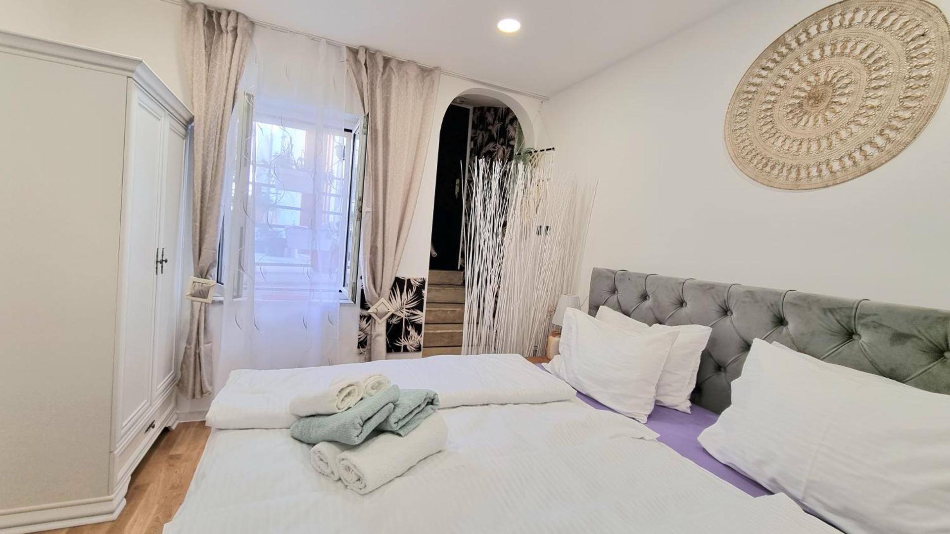 PLACE 4 U Studio Center