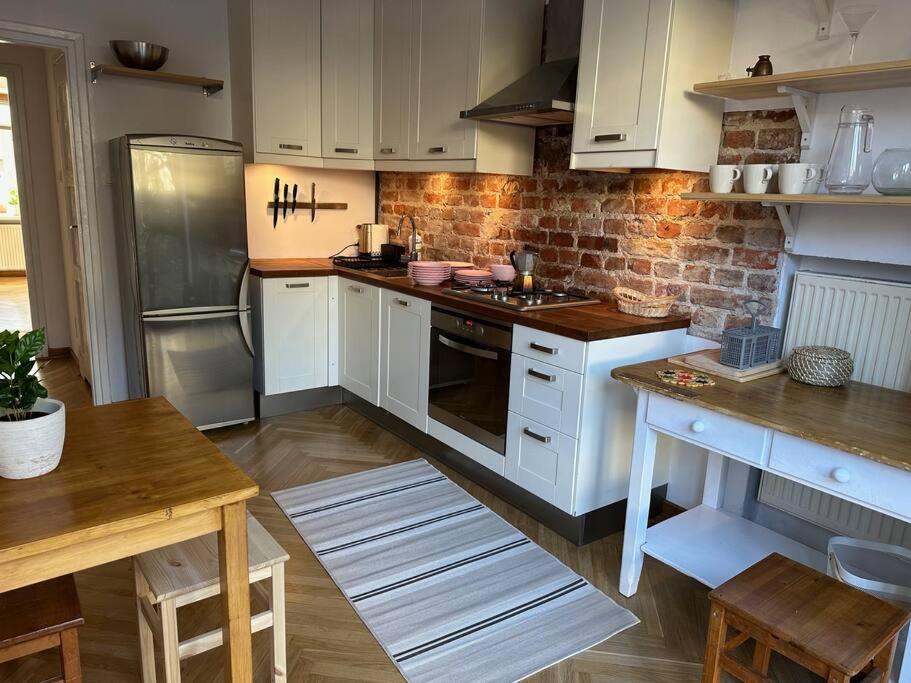 Stary Mokotów, z ogródkiem