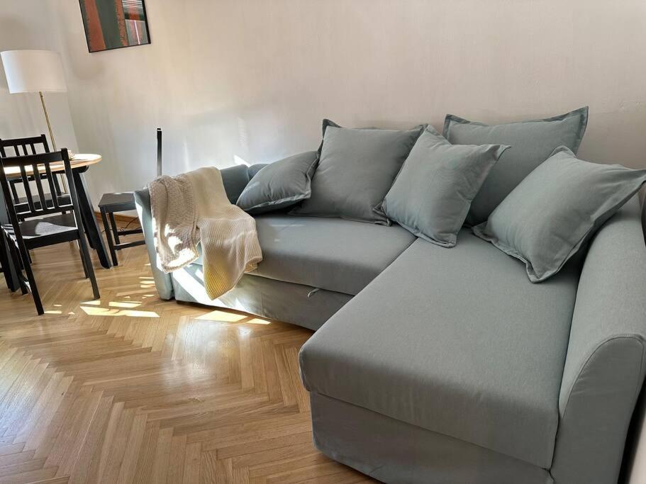 Stary Mokotów, z ogródkiem