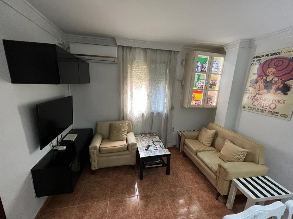 Communal lounge/ TV room