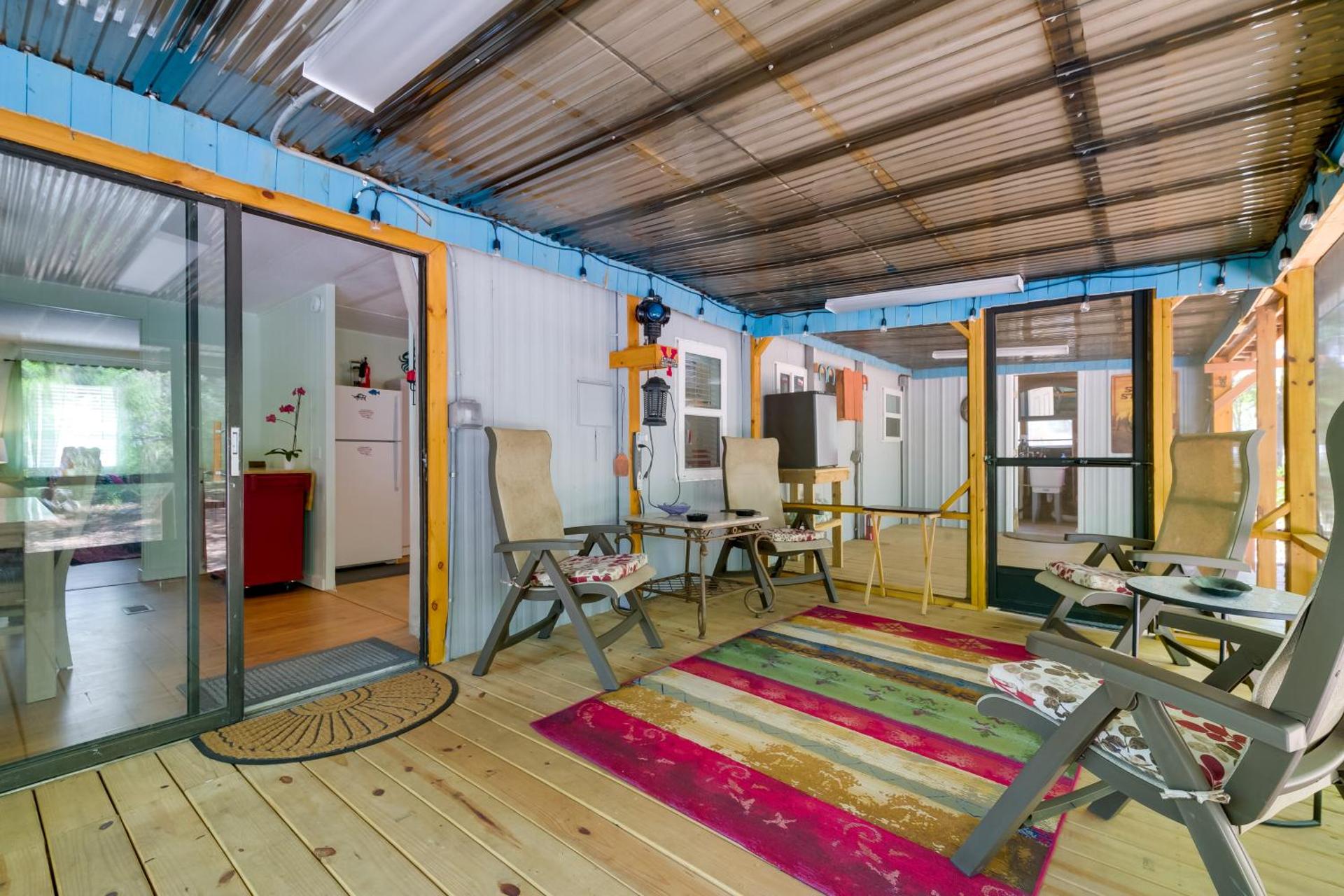 Fire Pit and Boat Dock Peaceful Dunnellon Cabin!