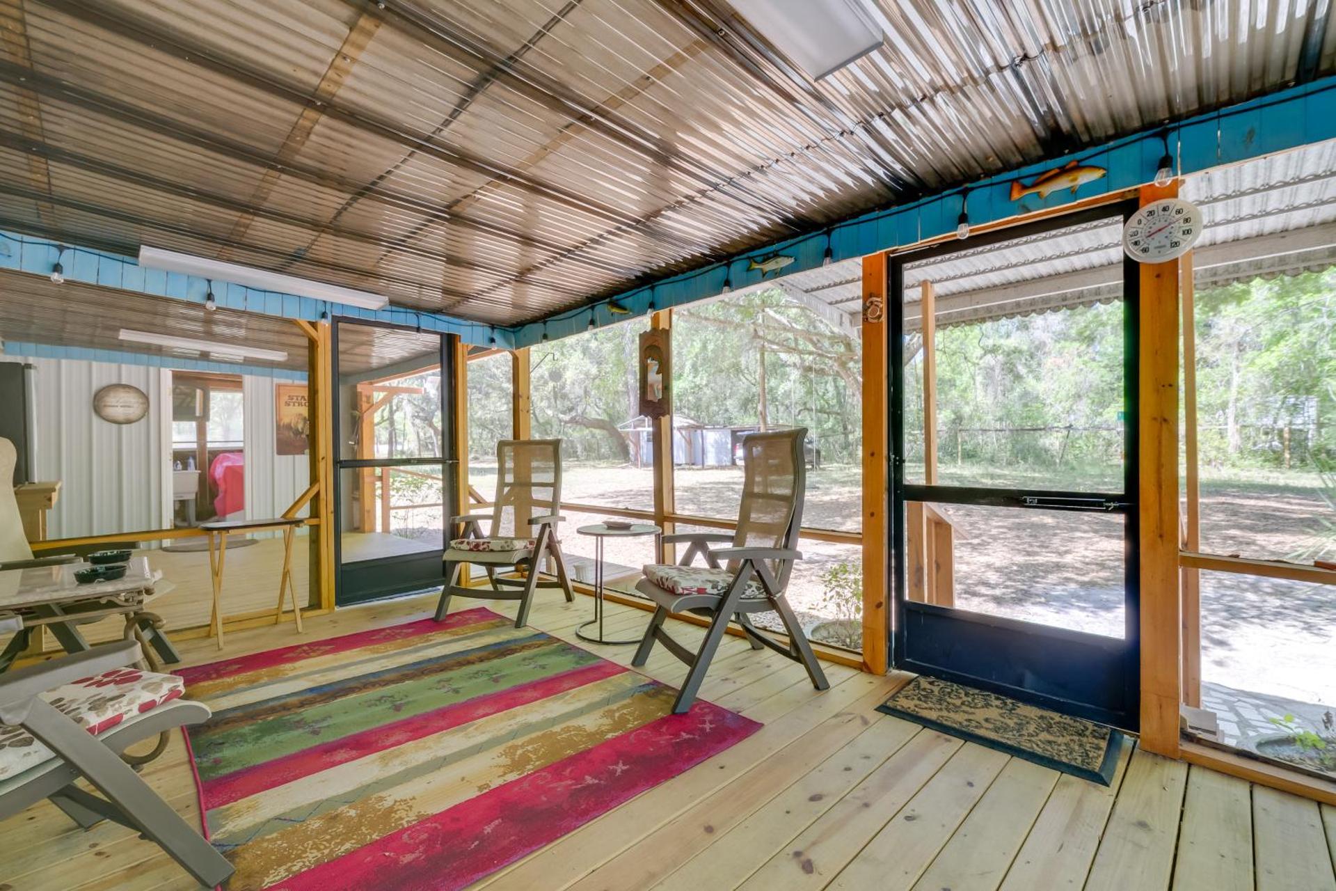 Fire Pit and Boat Dock Peaceful Dunnellon Cabin!