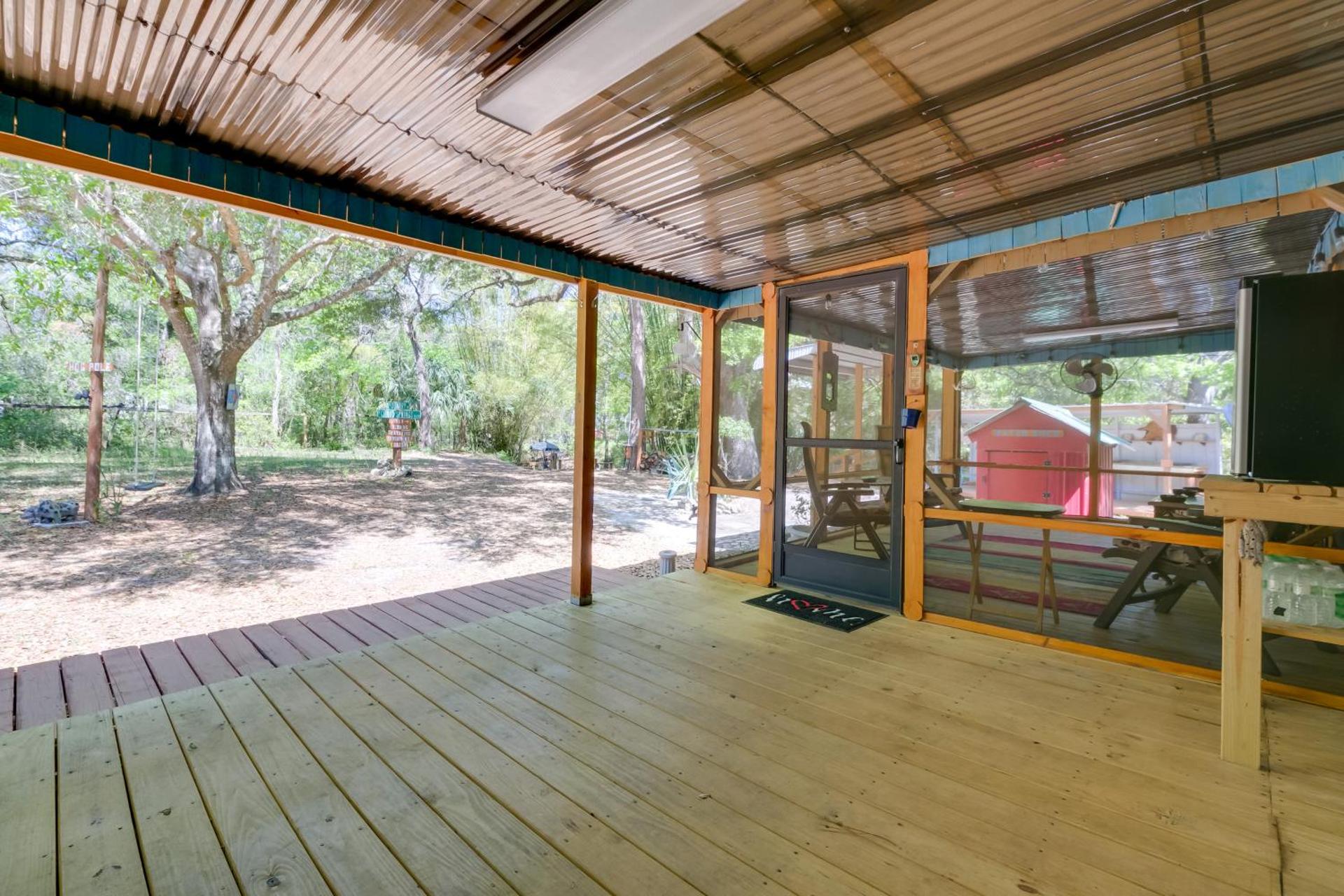 Fire Pit and Boat Dock Peaceful Dunnellon Cabin!