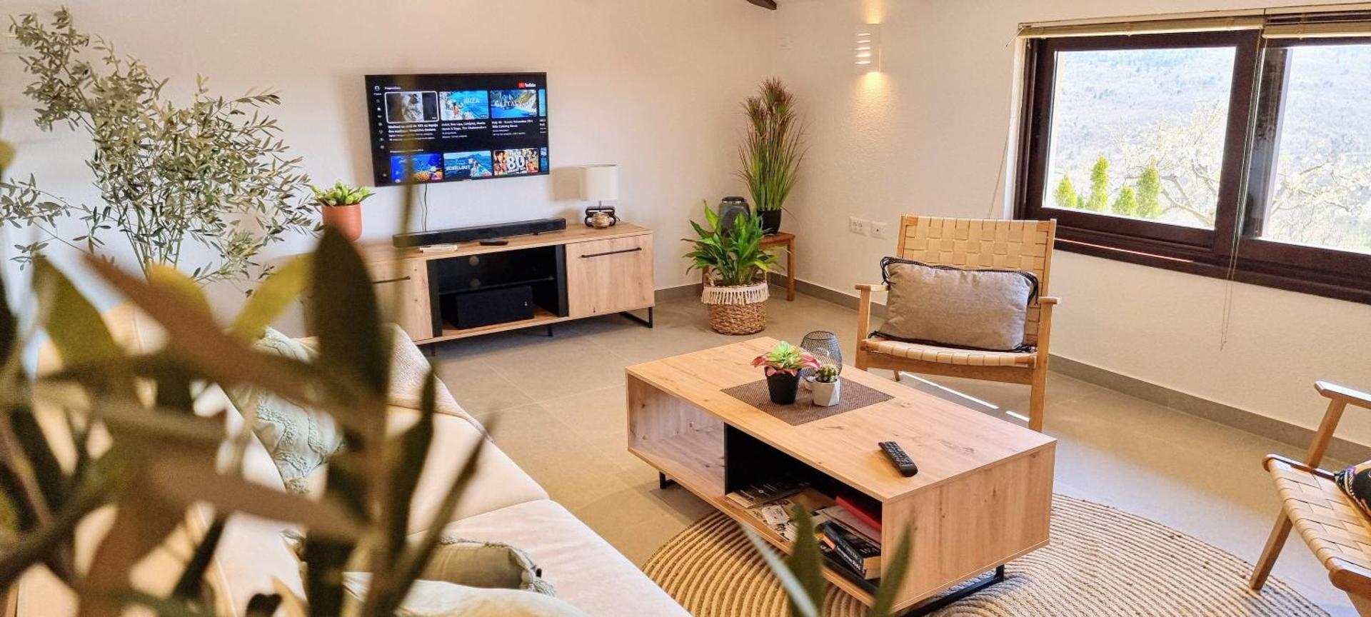 Communal lounge/ TV room