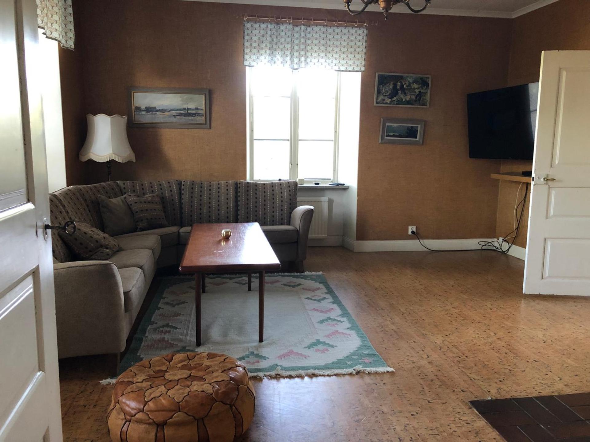 Communal lounge/ TV room