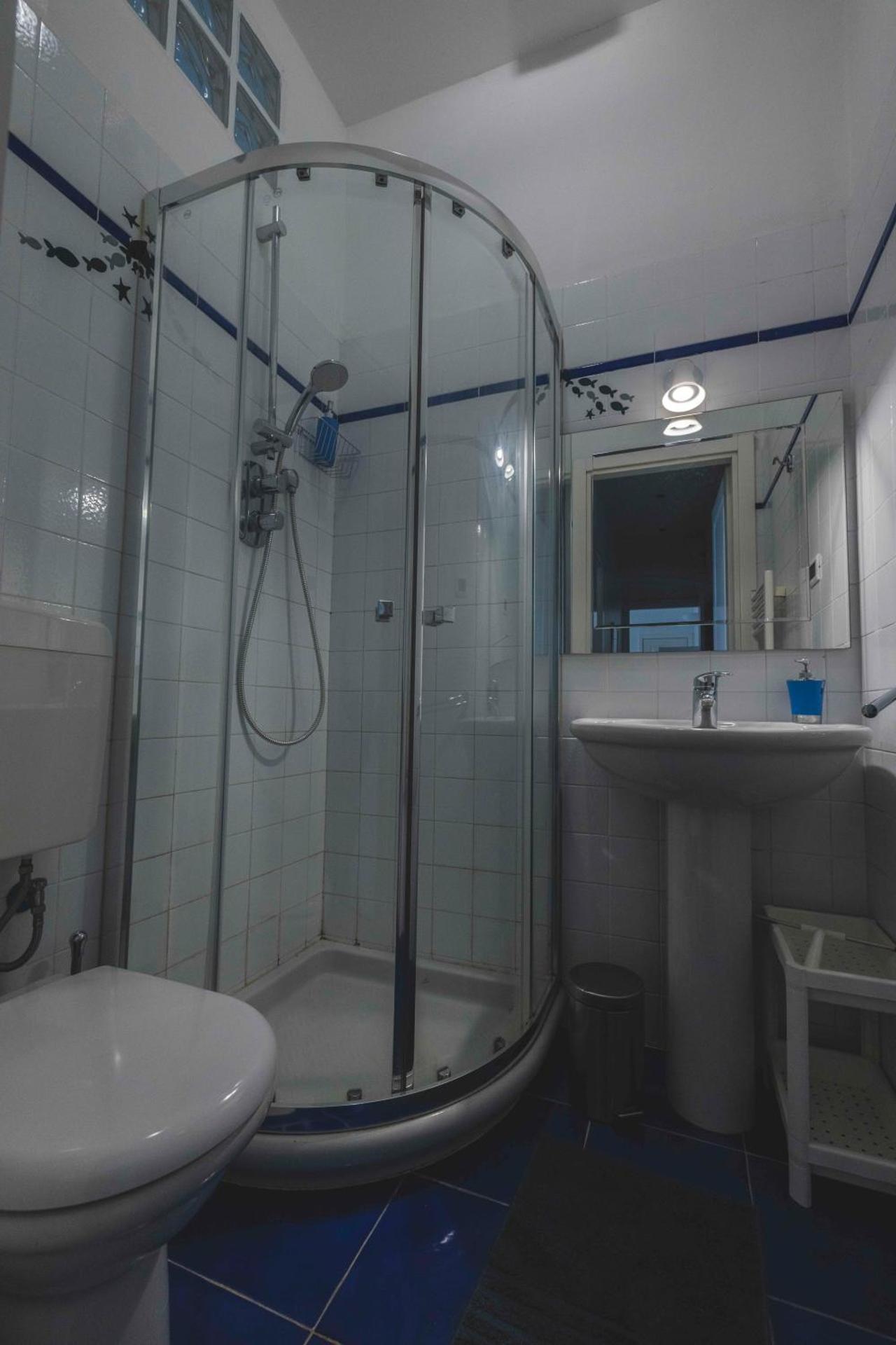 AT Home 128 : little garden in the city