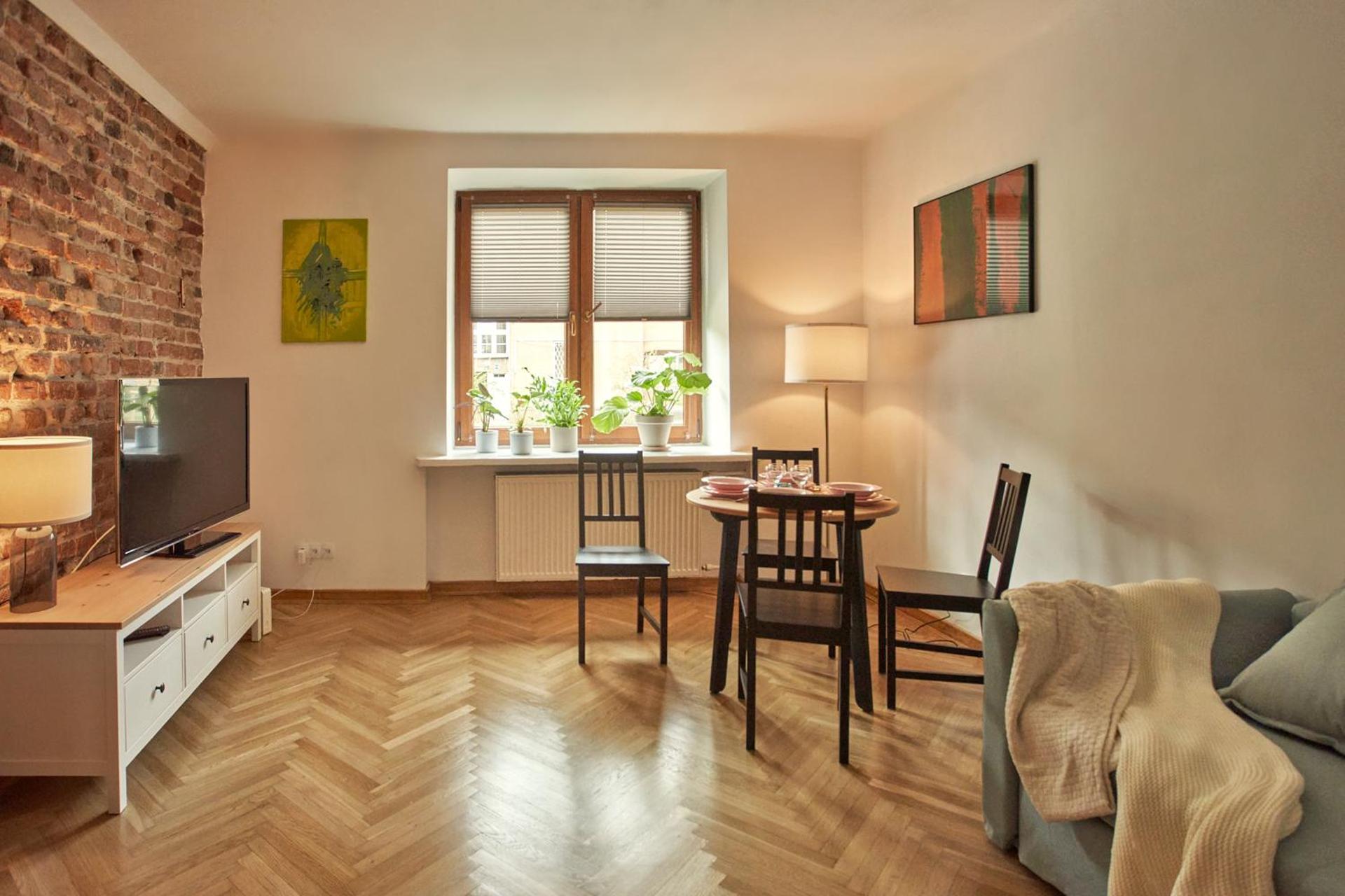 Stary Mokotów, z ogródkiem