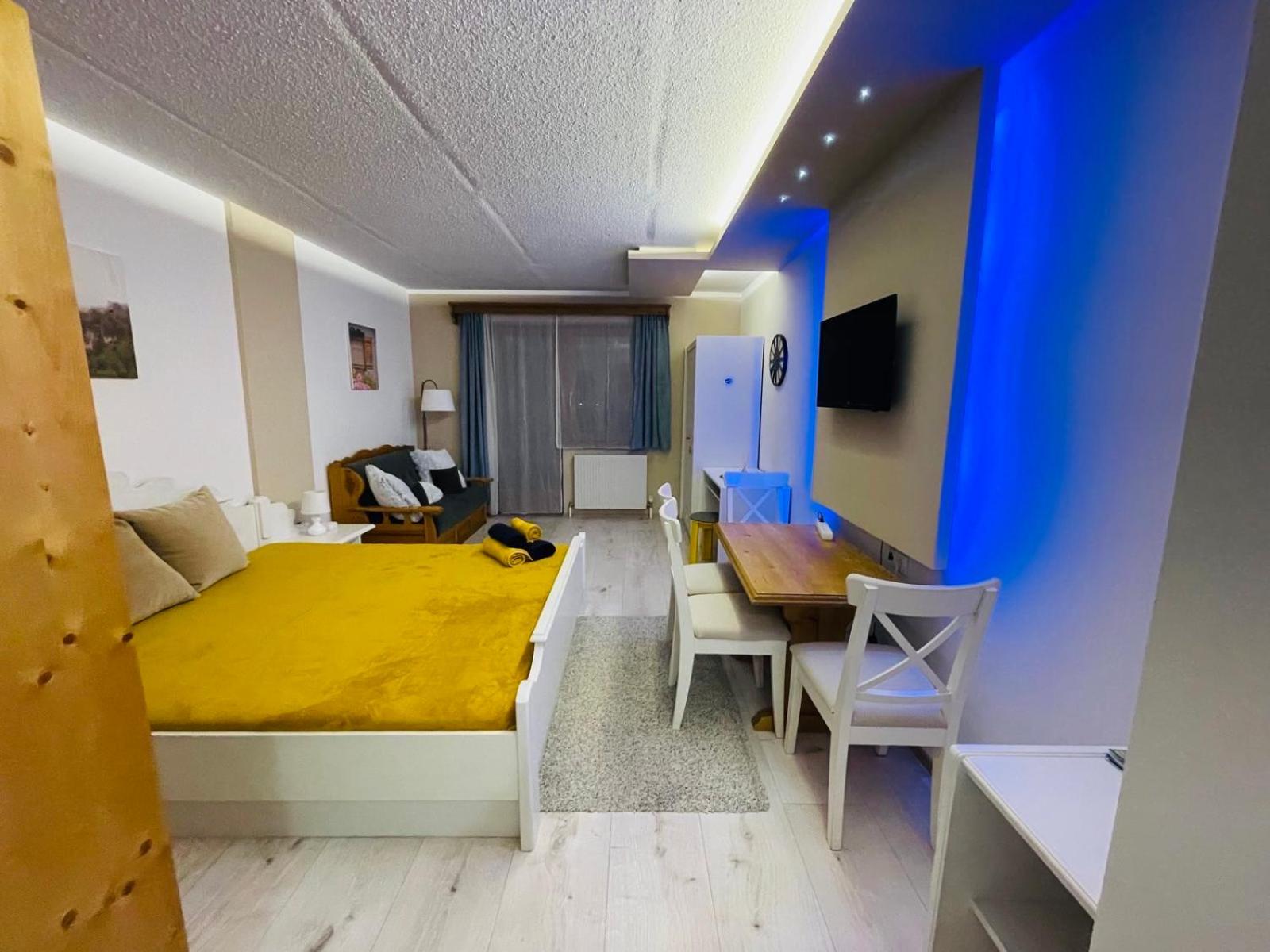 Aquamarin Studio 208