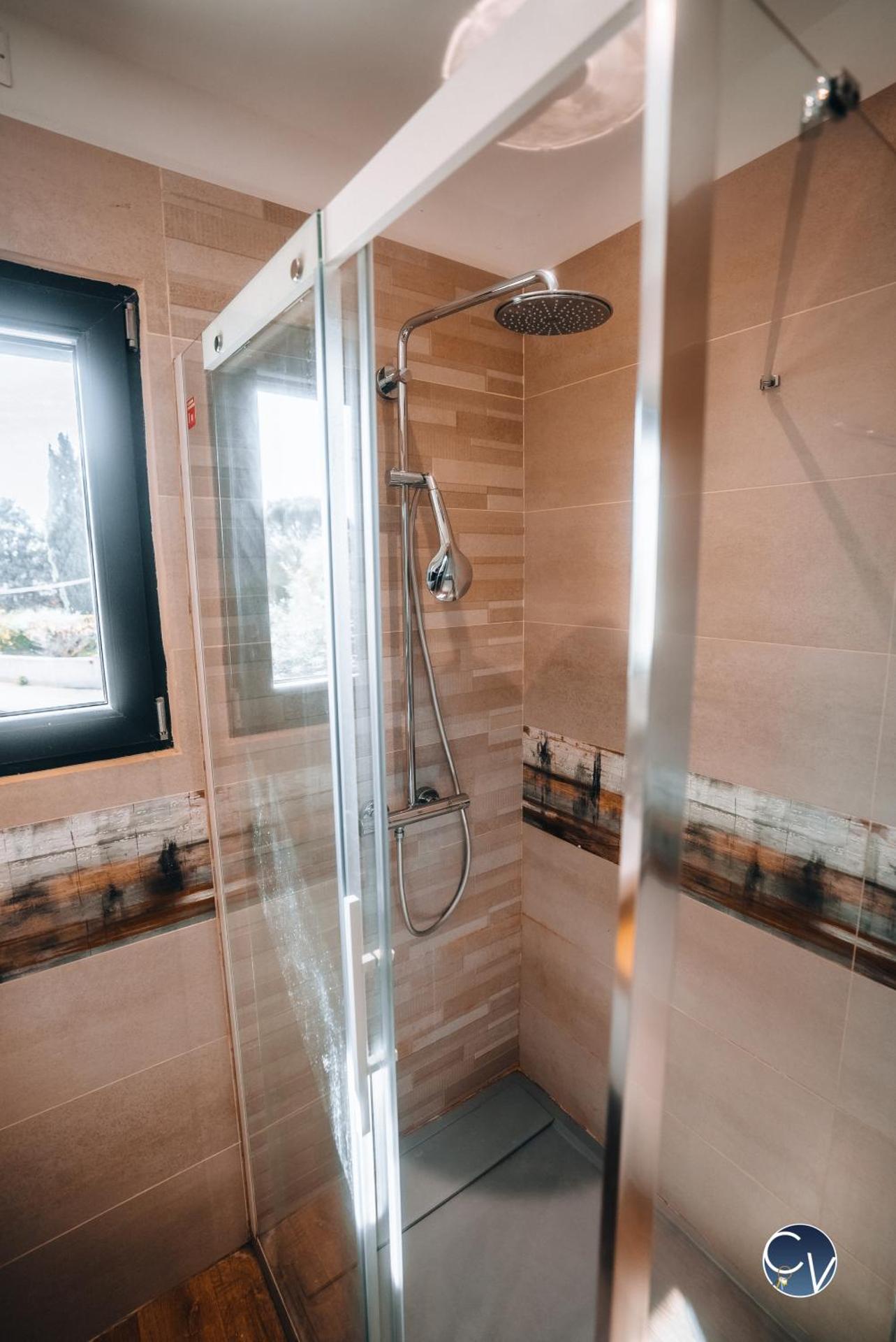 Villa Moderne avec Jacuzzi proche d'Avignon