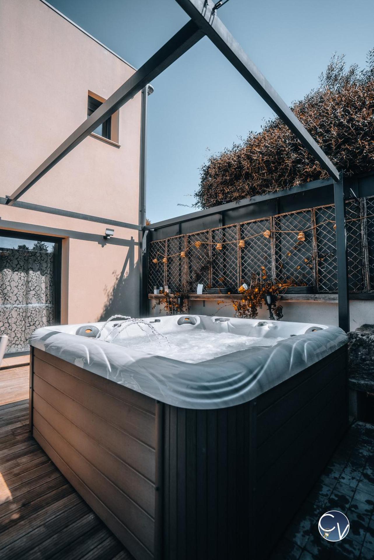 Villa Moderne avec Jacuzzi proche d'Avignon