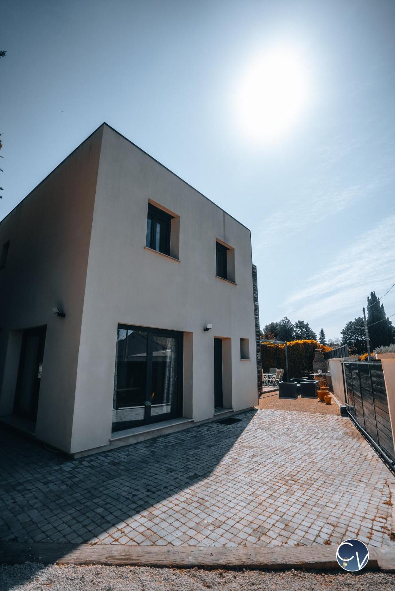 Villa Moderne avec Jacuzzi proche d'Avignon