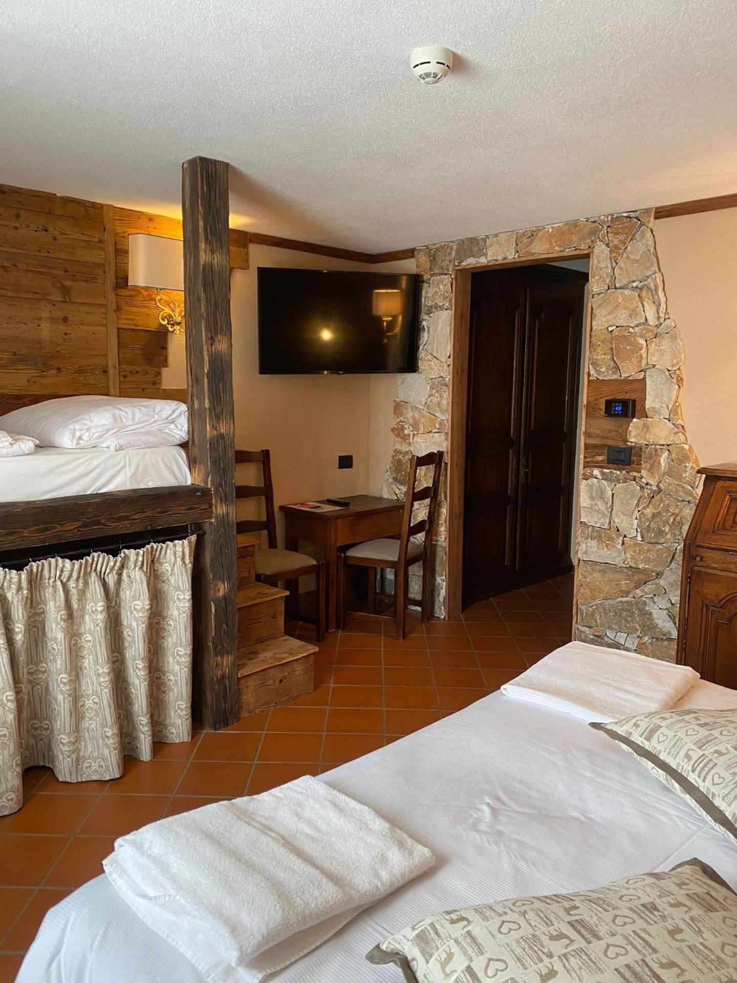 Triple Room with Mountain View