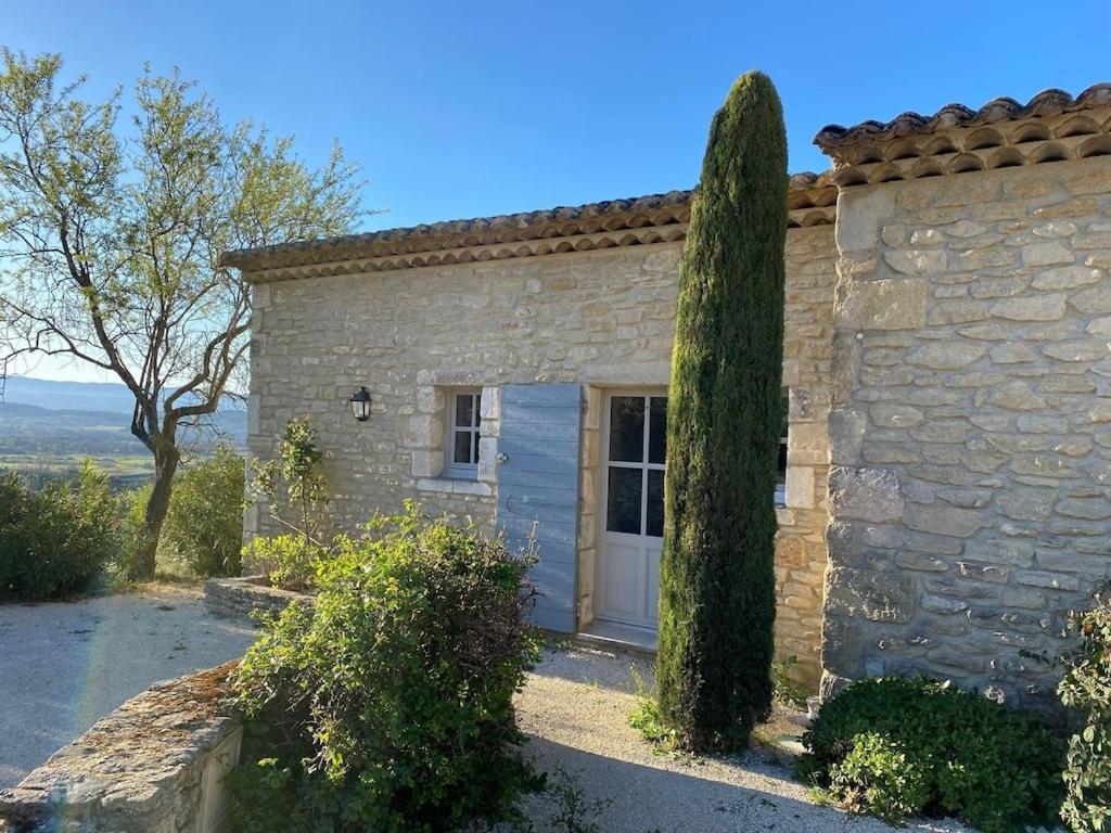 In Gordes, facing the entire Luberon Park a beautiful 5 bedrooms house