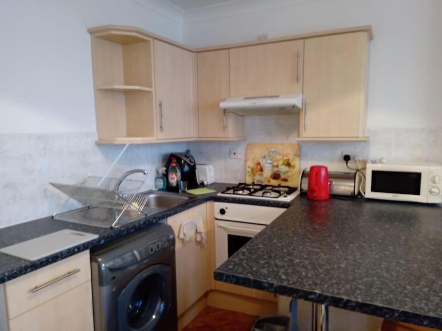 Lovely 1-bedroom flat within minutes from the beach!