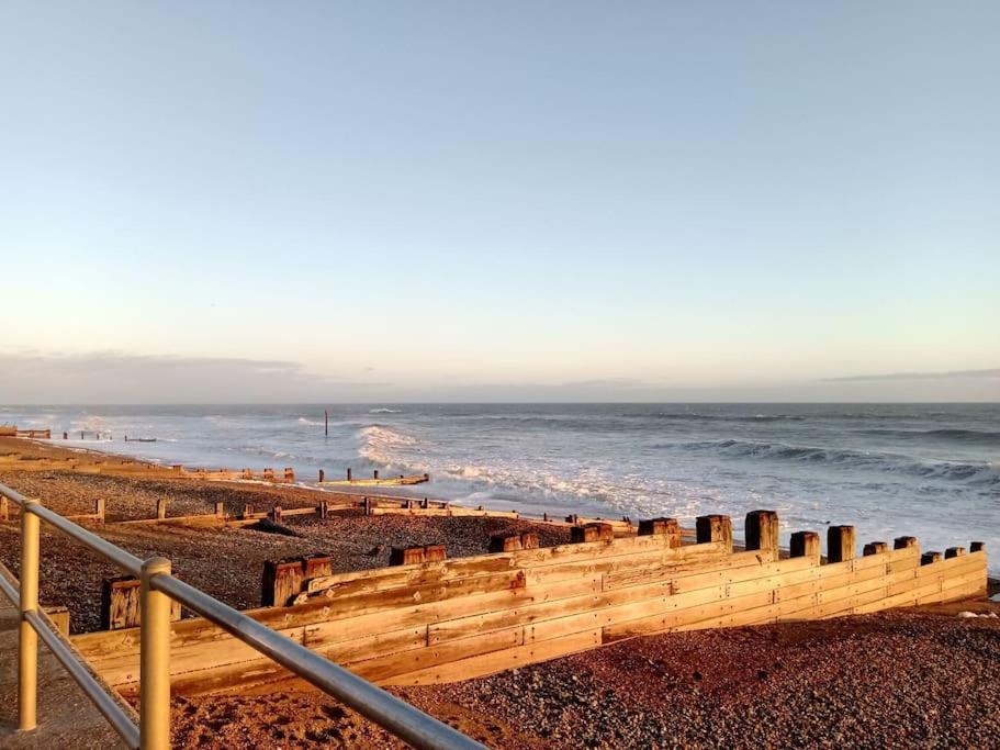 Lovely 1-bedroom flat within minutes from the beach!