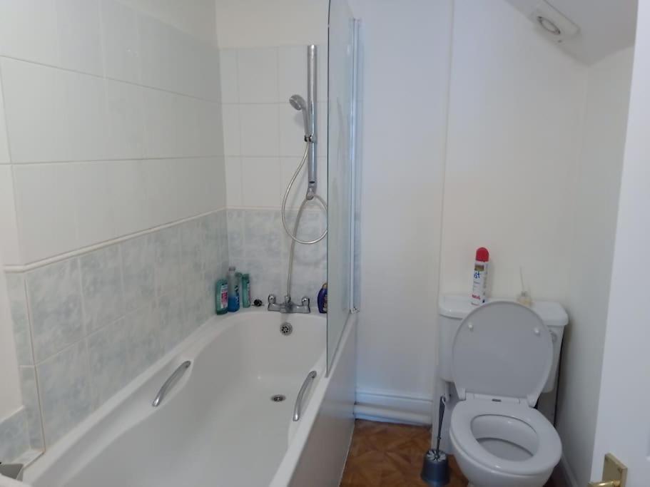 Lovely 1-bedroom flat within minutes from the beach!