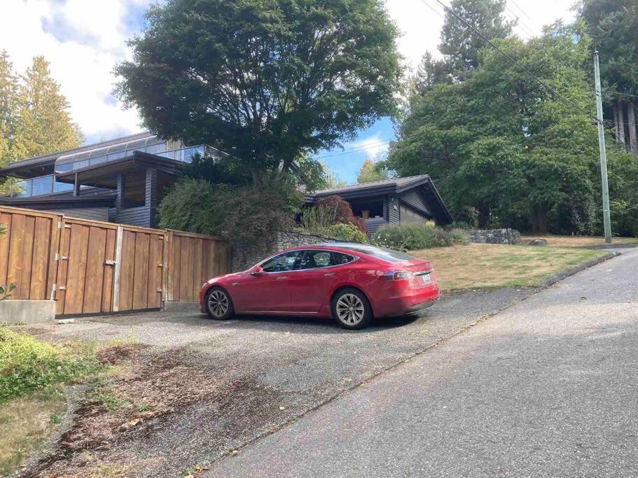 The Lions Self Contained Suite, Shared Pool, Hot Tub, Views