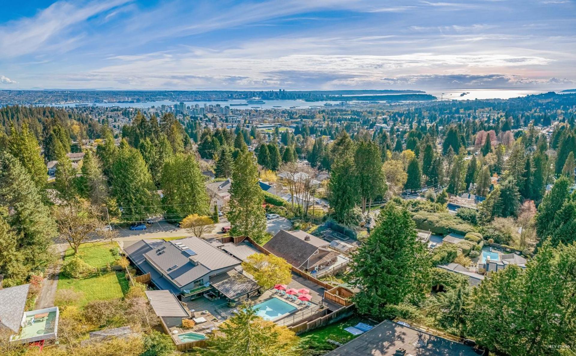 Seymour Private Bedroom, Ensuite Bathroom with Shared Pool, Hot Tub with Views