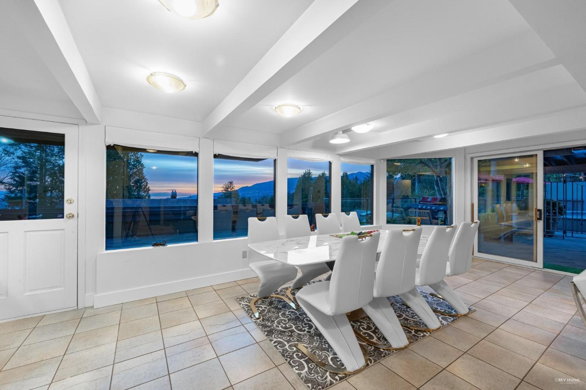 Seymour Private Bedroom, Ensuite Bathroom with Shared Pool, Hot Tub with Views