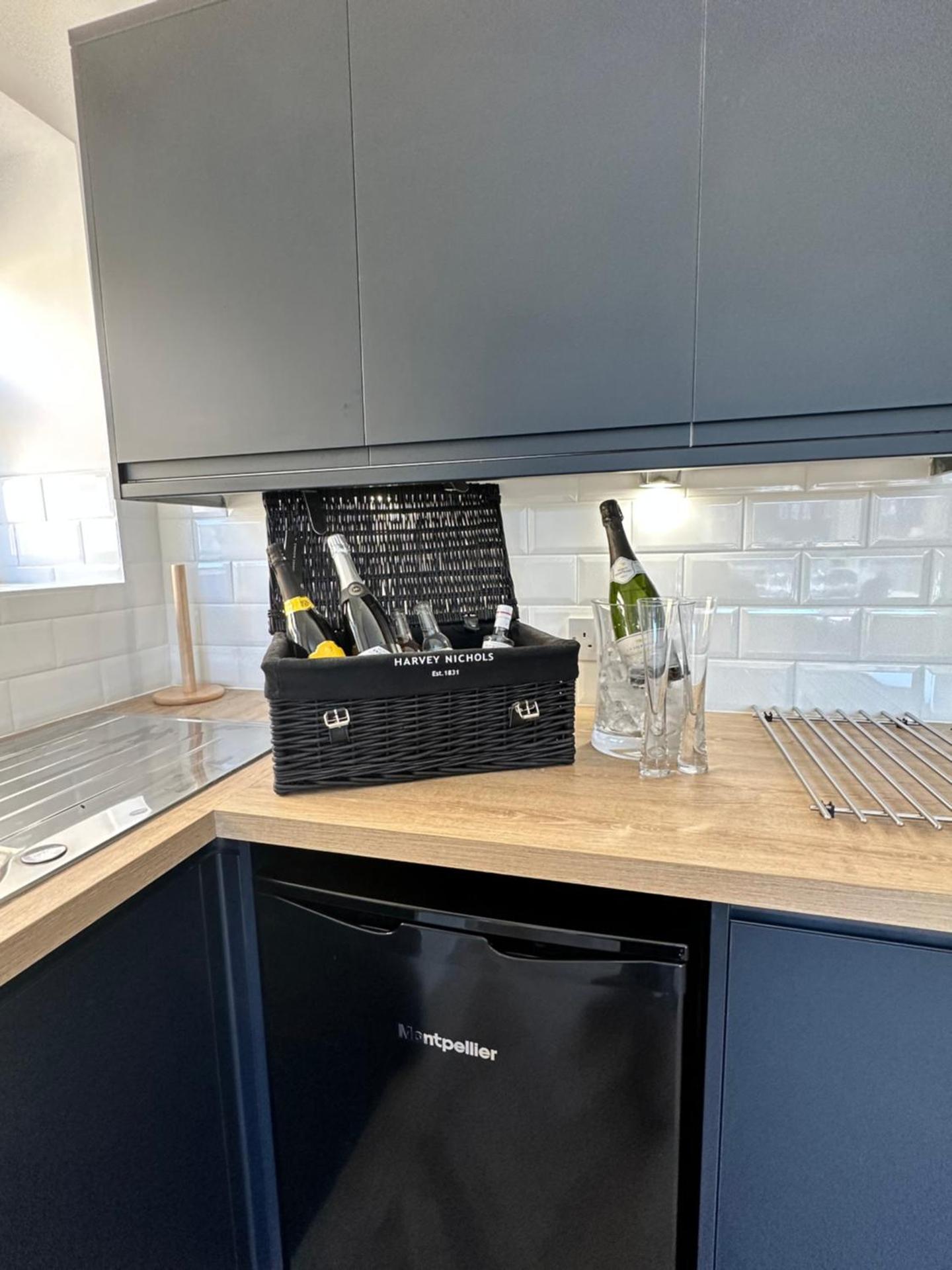 No 3 ,luxury 2 bed 1st floor apartment with free parking,Lytham St Annes