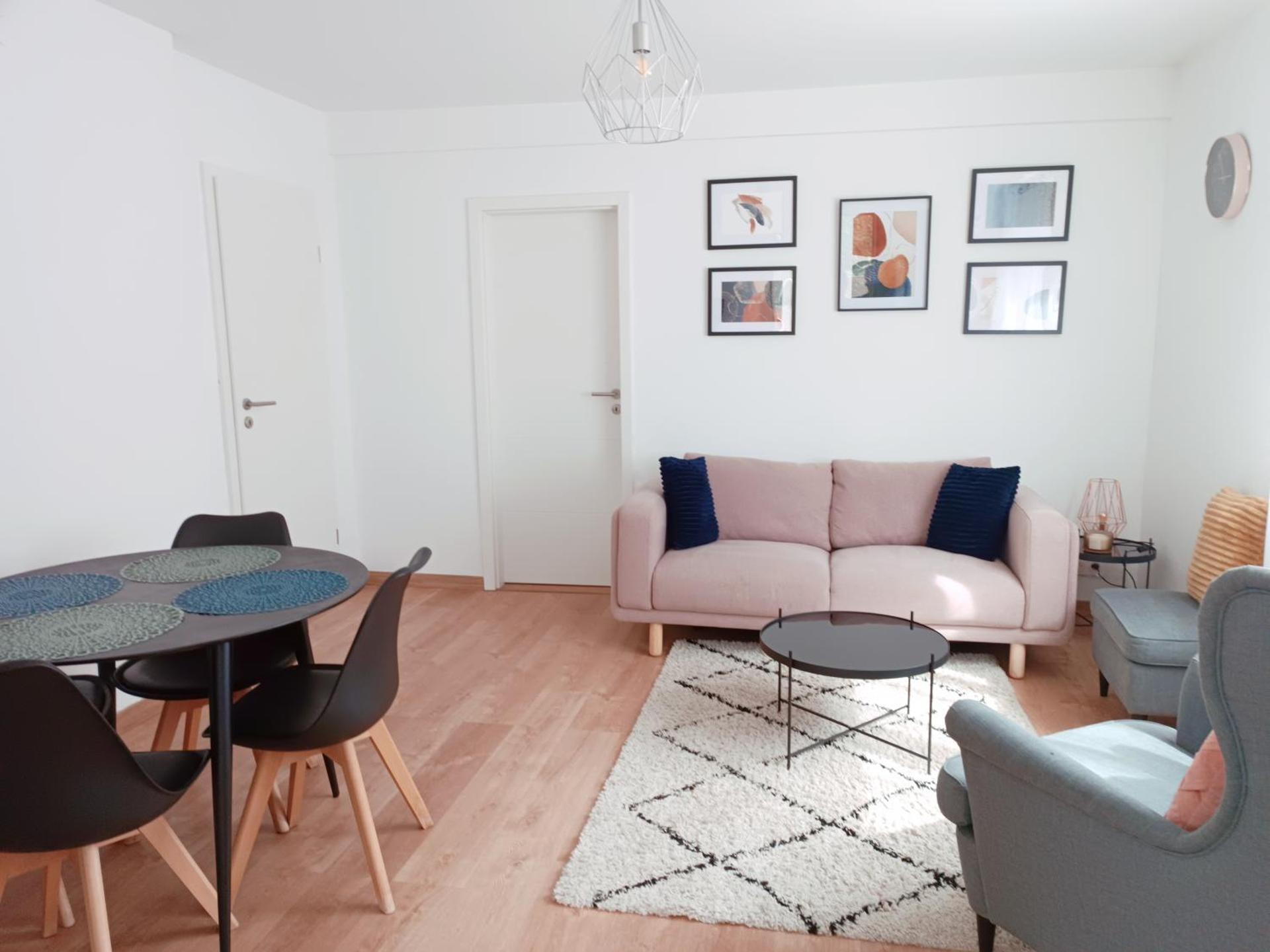 Appartement cosy dans une maison calme et parking gratuit avec borne