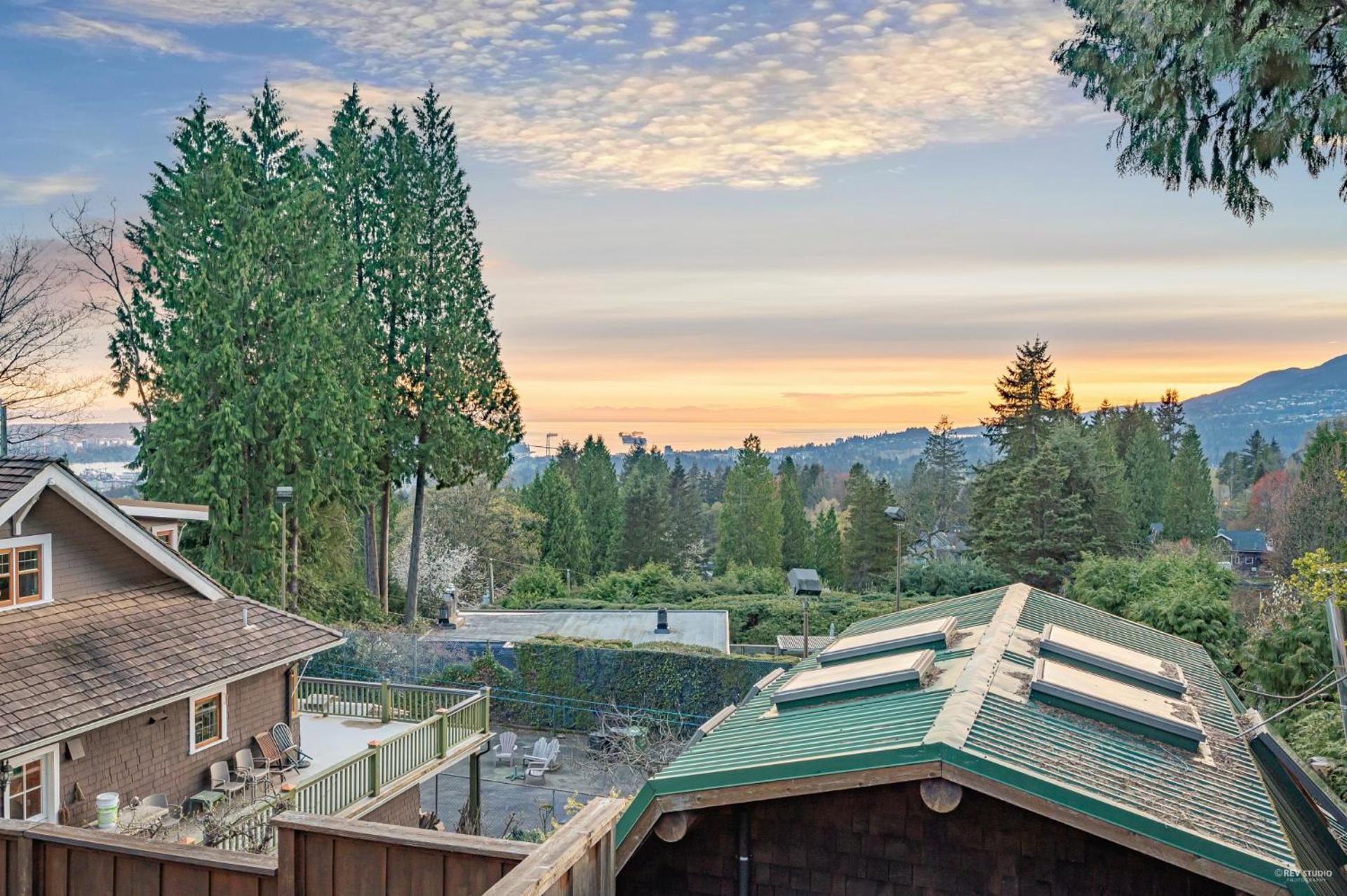 Cypress: Private Bedroom/Bathroom/Office, with Shared Pool, Hot tub