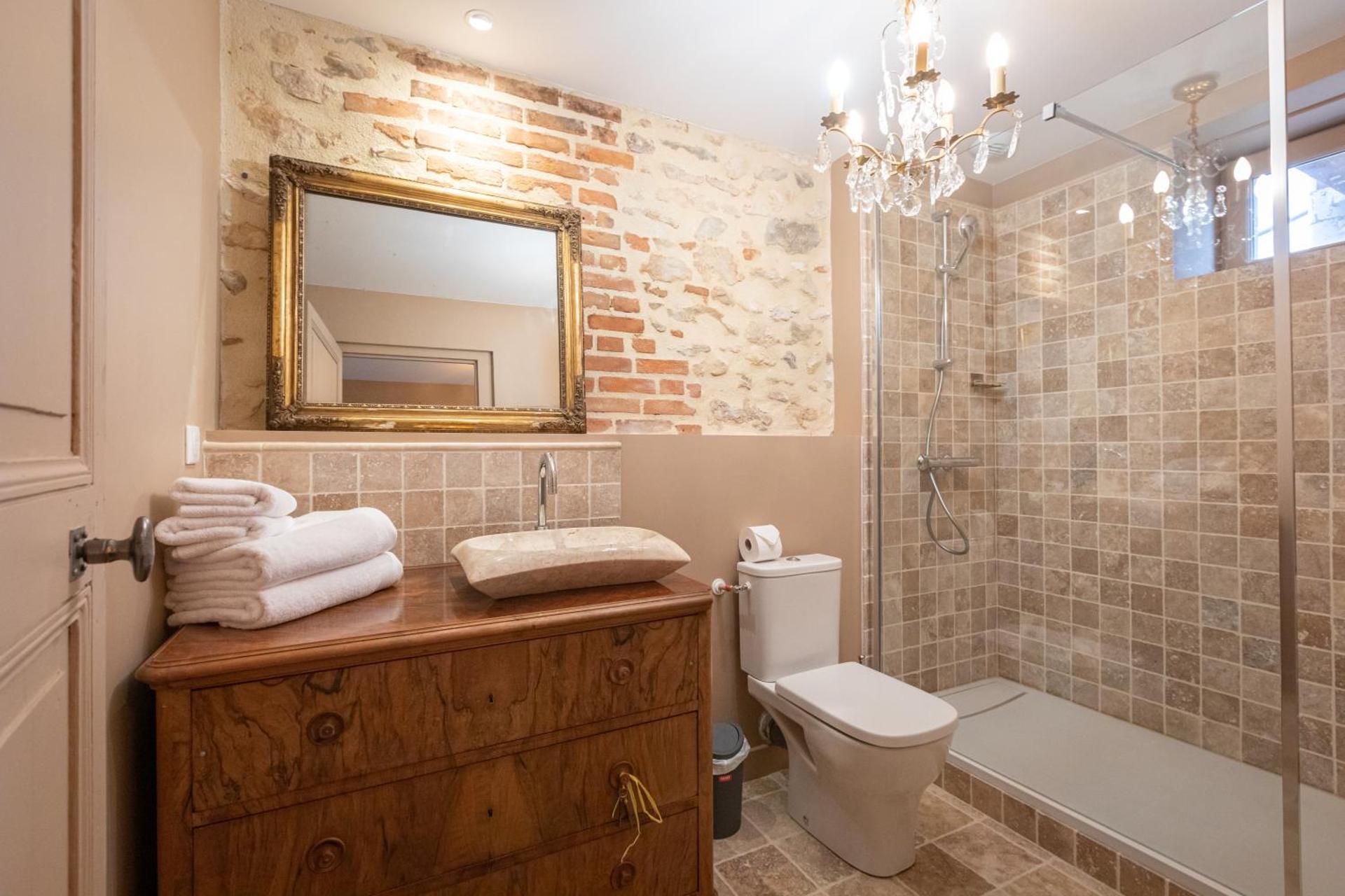 Les chambres de Charnay - Calme Charme Clim et Confort Piscine à 5 mn du péage