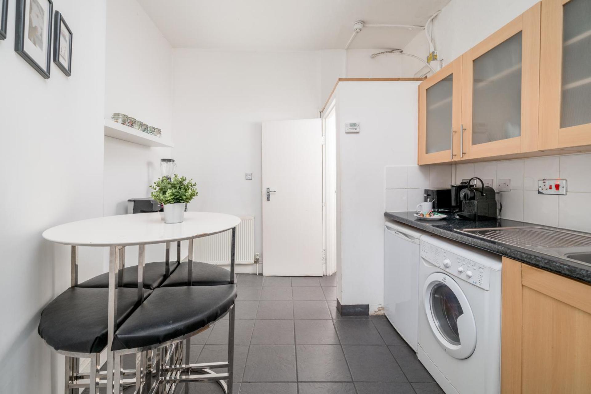 Soho Apartment Sleeps 4, Covent Garden & Leicester Square