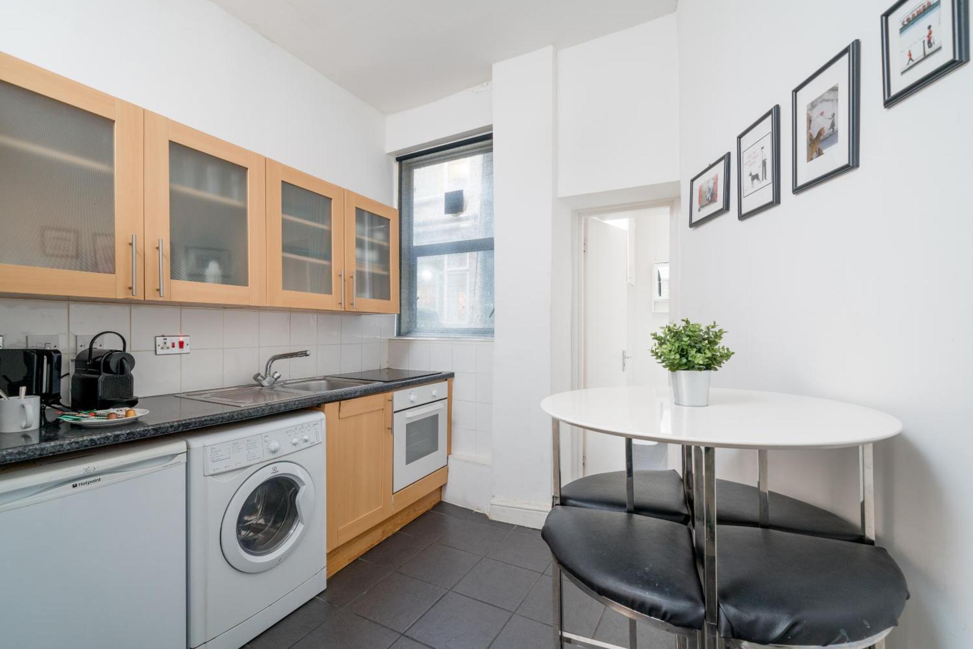 Soho Apartment Sleeps 4, Covent Garden & Leicester Square