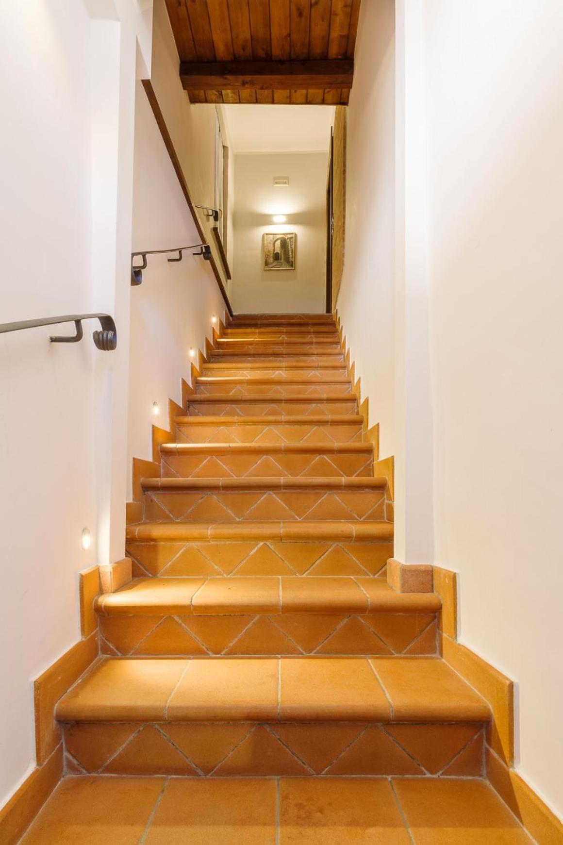 Apartment with Mountain View