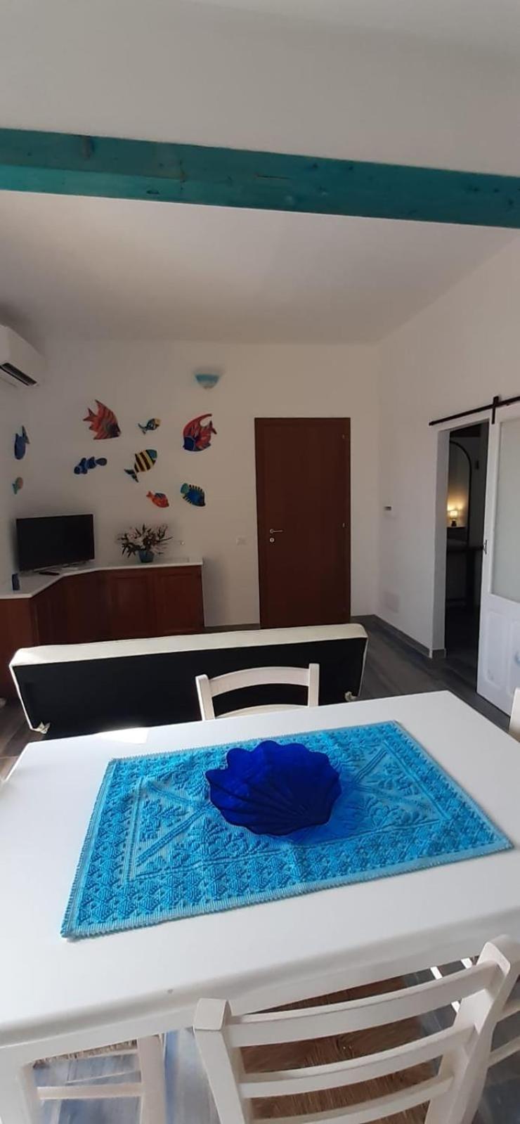 Sa Dommu de Kerciu vista mare con parcheggio