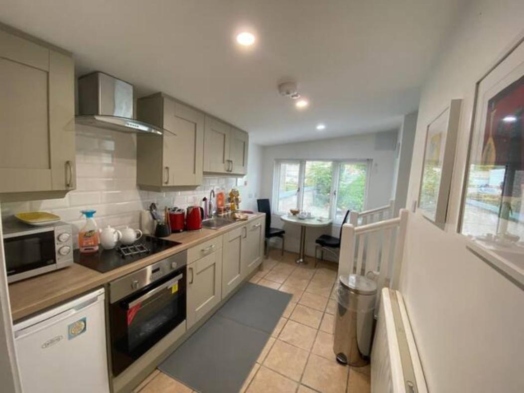 Location, Location! Gorgeous 1 Bed Apt- Killarney