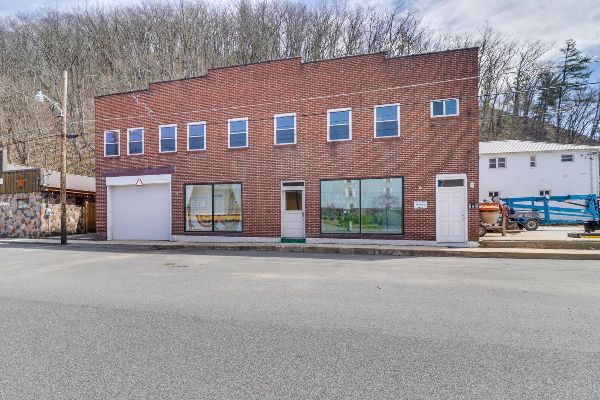 Marlinton Vacation Rental on Riverfront Trail!