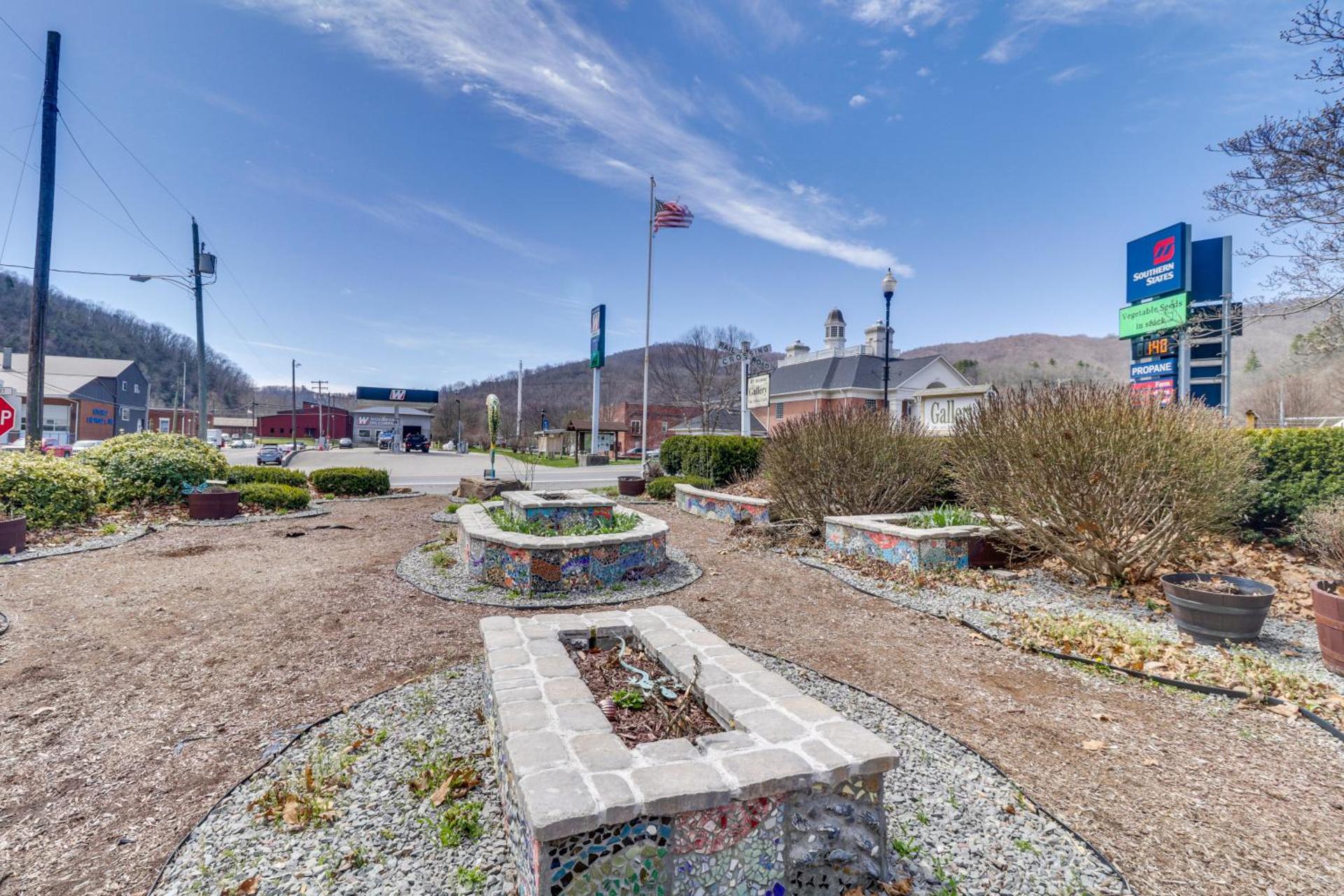 Cozy Marlinton Vacation Rental Downtown Location!