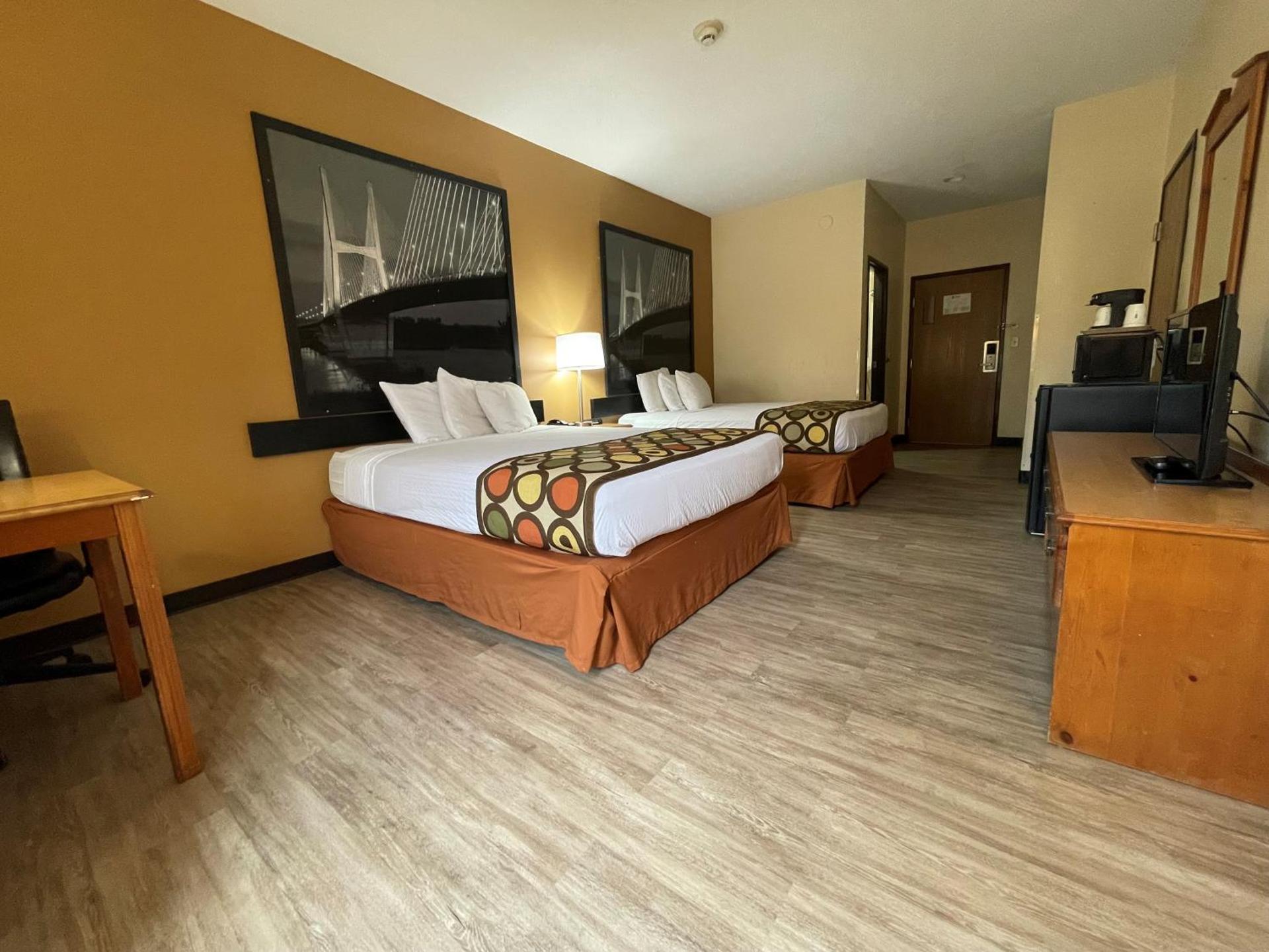 Super 8 by Wyndham Pevely