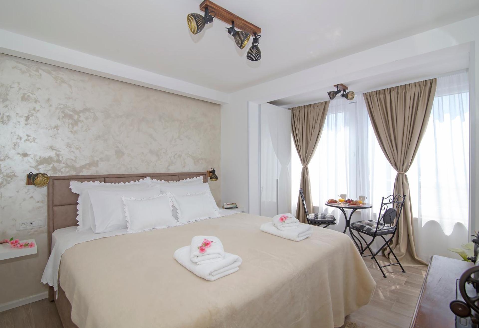 Blue Cliff Apartment