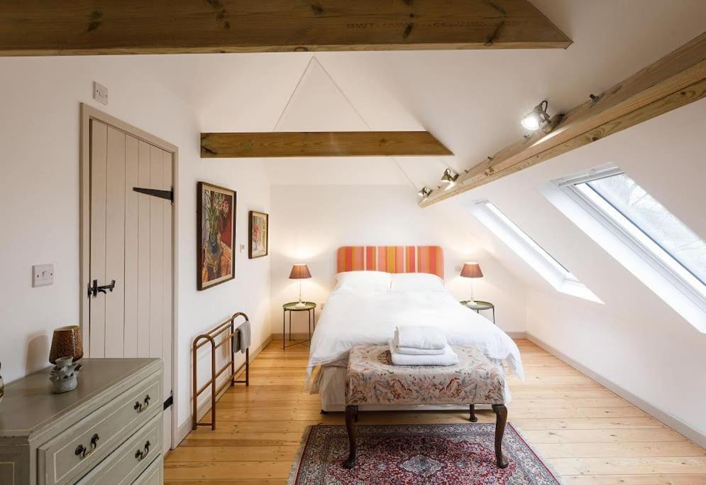 Stylish Cottage in the Pewsey Vale